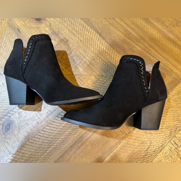NWOT Black with Design Trim Women’s Ankle Booties - Picture 5 of 10